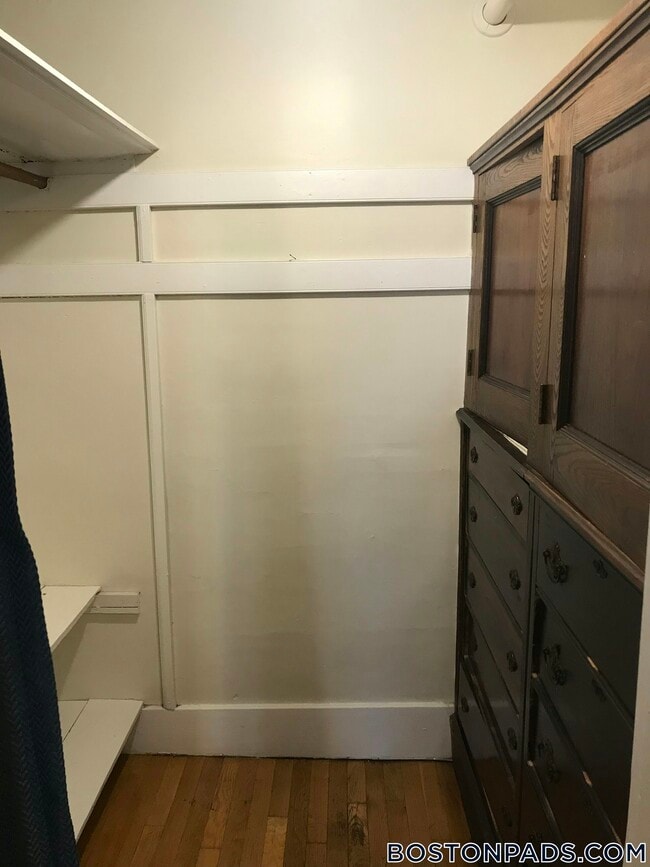533 Newbury St Unit B