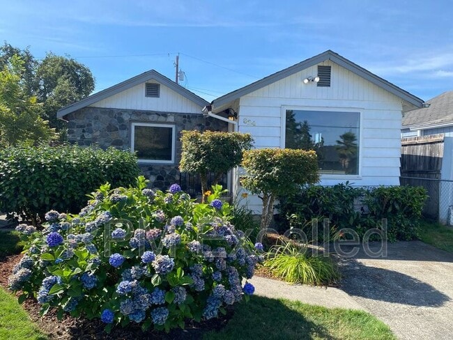 Building Photo - 824 6th St SE Rental