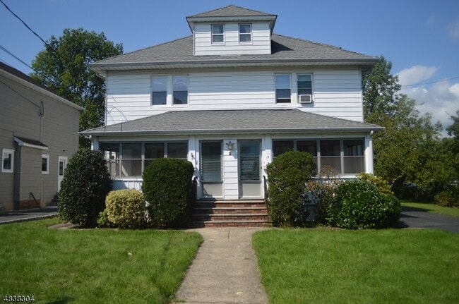 Building Photo - 5 Gates Ave