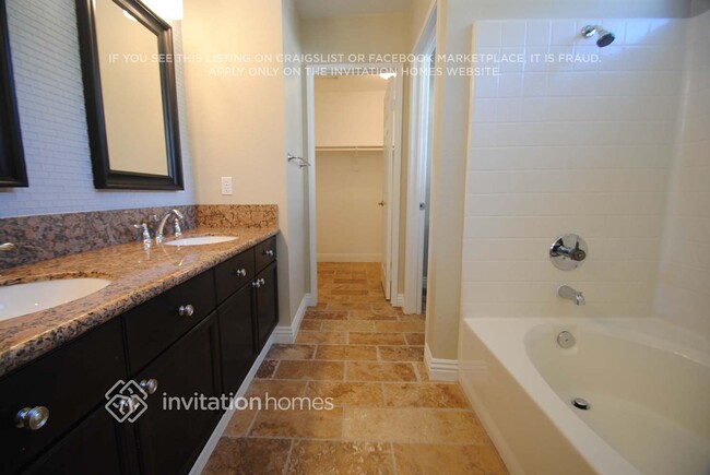 Photo - 895 Pathfinder Way