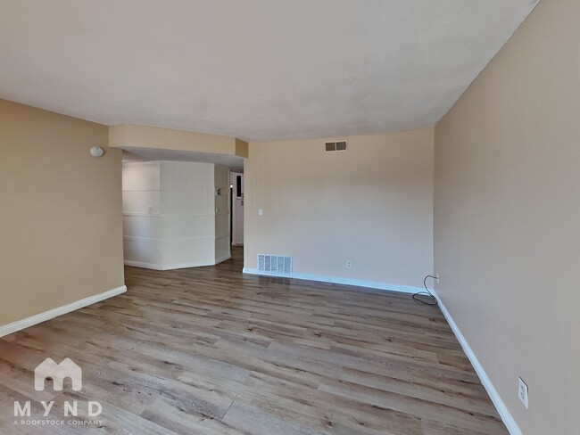 Photo - 6629 50th St