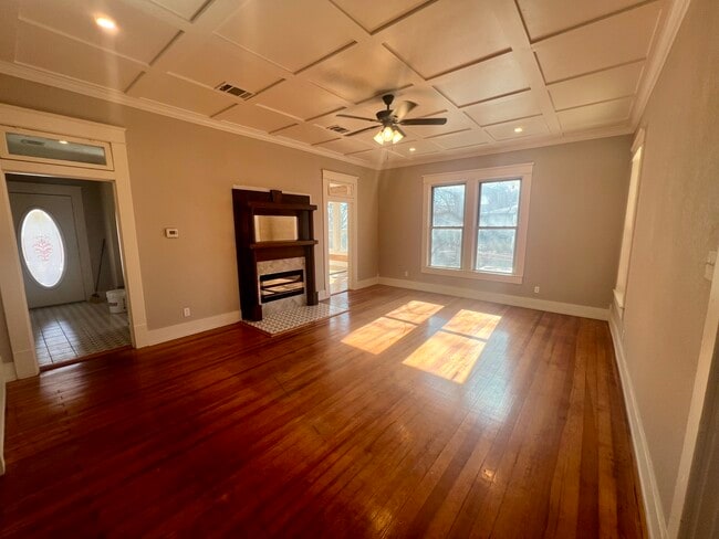 Photo - 2115 Johnson St