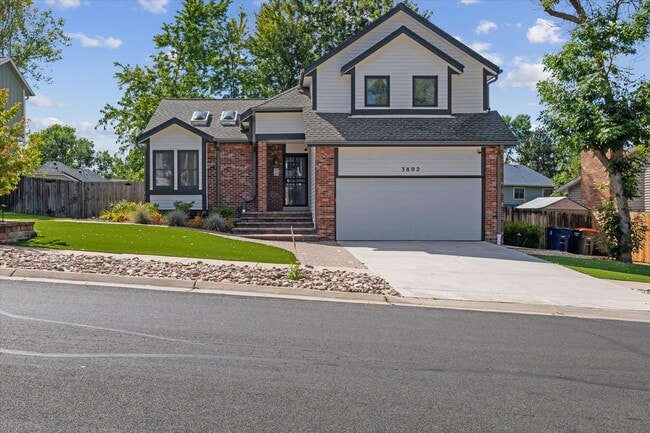 Building Photo - Beautifully 4BR, 3BA Tri-Level with Gorgeo... Rental