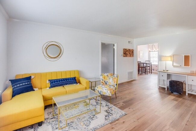 Photo - Charming Furnished 2BR/1BA in Midtown Sava... Unit 23 Berkley  2