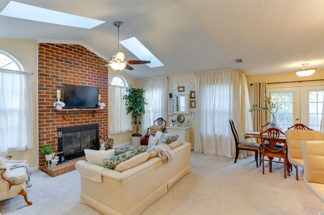 Photo - 422 Lees Mill Dr