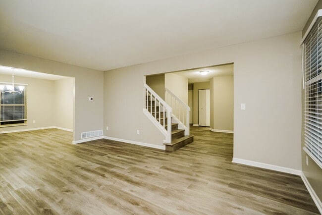 Photo - 1127 Crestview St