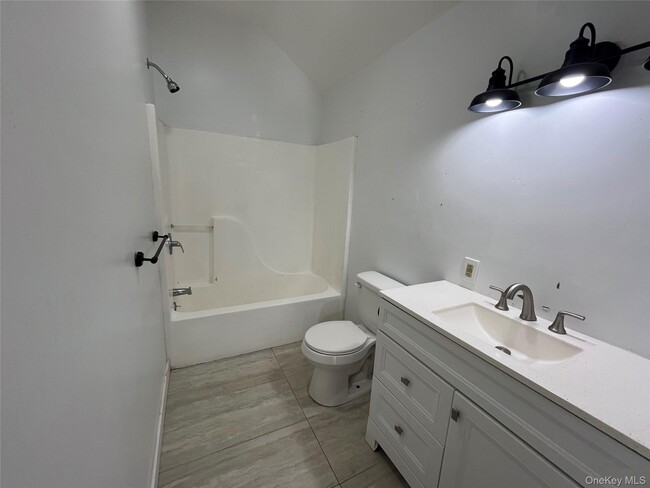 Photo - 2694 US-9W