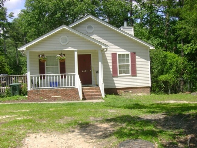 Building Photo - Updated 3 Bed, 2 Bath Home | Available July 30