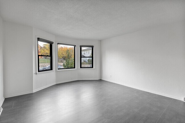 Photo - Pendleton Heights 4BR—Updated Historic Cha...