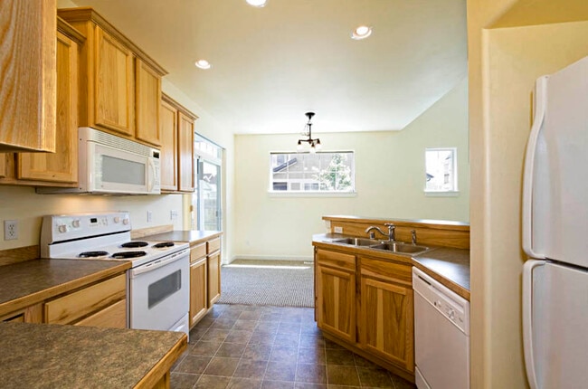3892 Equestrian Ln