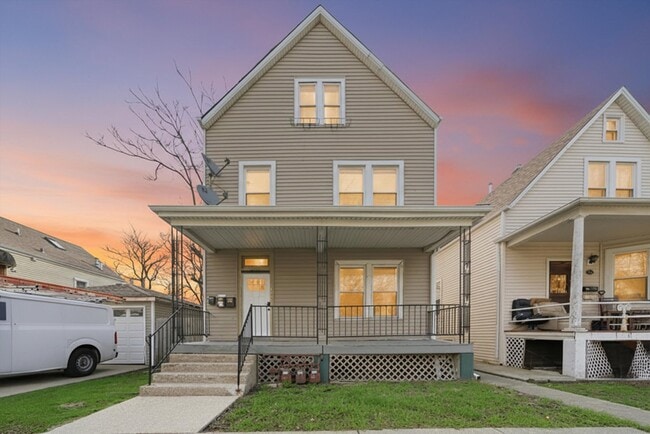 Building Photo - 3311 N Kostner Ave