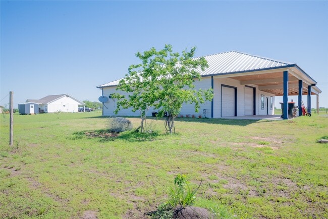 Building Photo - 1015 FM 960 Rd