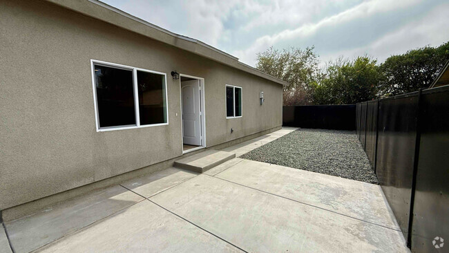 Building Photo - 1475 N Sierra Way Rental