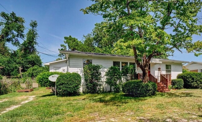 Building Photo - 2203 Yaupon Dr