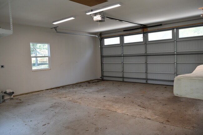 1619 N University Ave