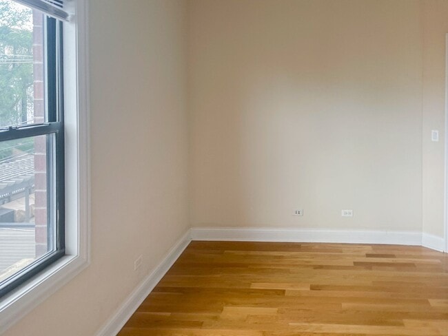 Photo - 3229 N Kenmore Ave Unit 3