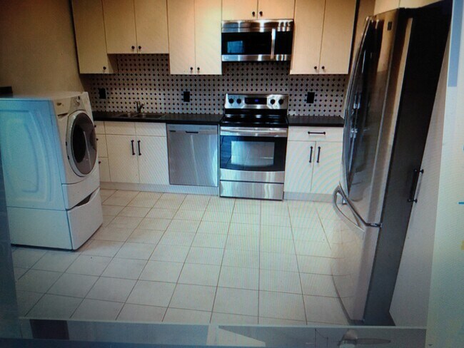 Building Photo - 2910 E Carson St Unit Apt #2