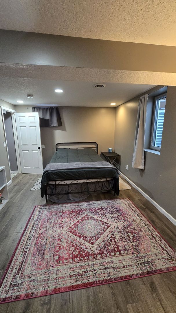 Photo - Charming & Spacious Home for Rent in Crystal!