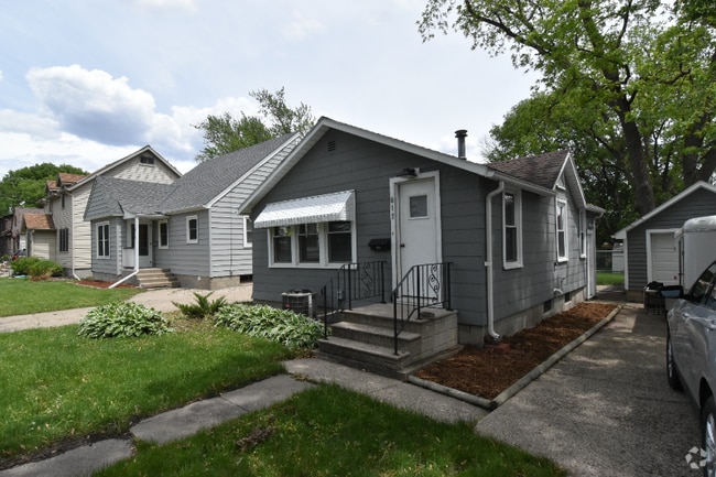 Building Photo - 817 S Prairie Ave Rental