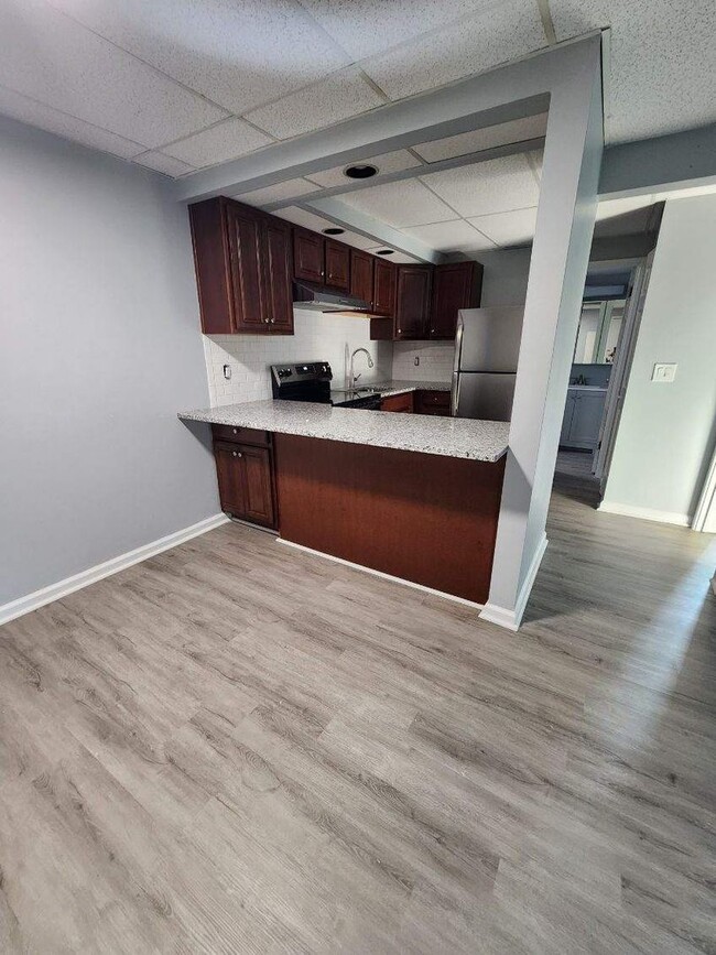 Building Photo - Renovated 1-Bedroom Apartment in Troy – Pe... Unit 7