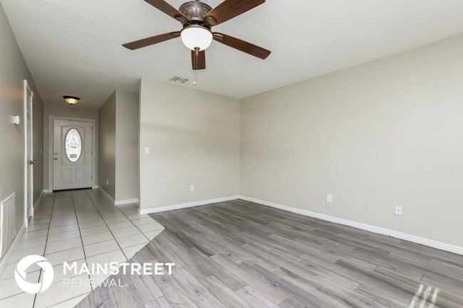 Photo - 109 N Alderwood St