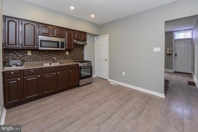 Photo - 1905 Waterloo St