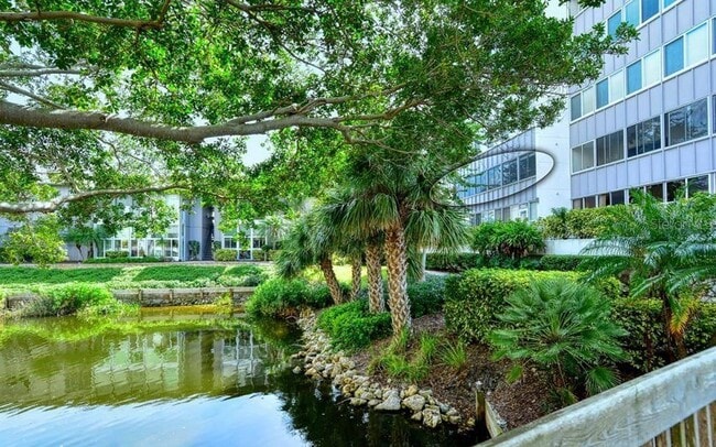 Building Photo - 1055 W Peppertree Dr Unit 206AA