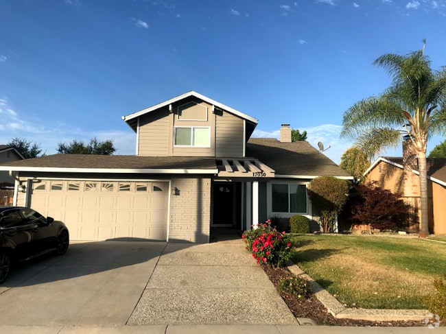 Building Photo - 17030 Pine Way Rental