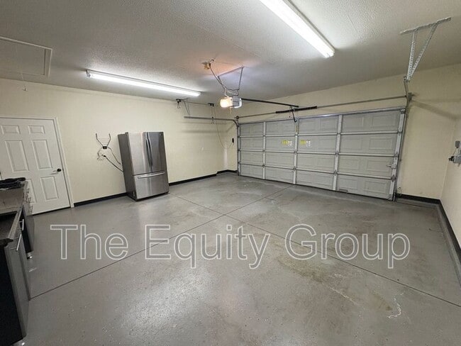 Photo - 2650 W Oakridge Ave