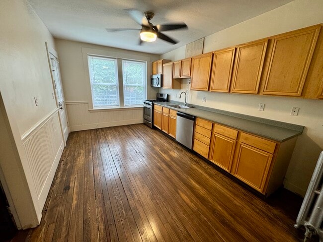 Building Photo - 15 Fairfield St Unit B1