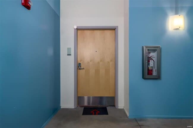 Building Photo - 1136 Washington Ave Unit 407