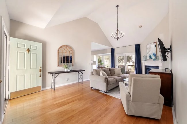 Photo - 404 Crestfield Ct