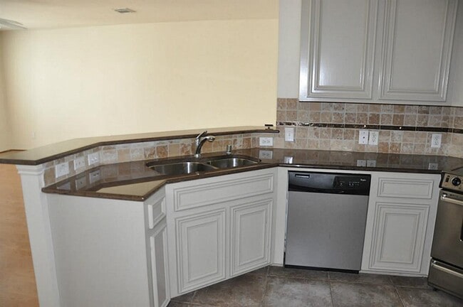 Photo - 2020 Mason St