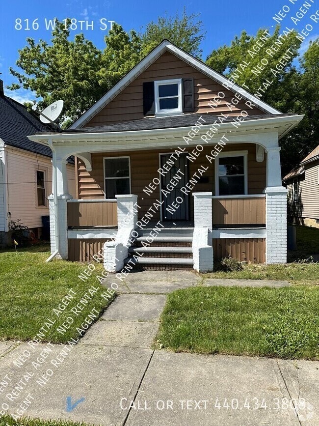 Building Photo - 816 W 18th St Rental