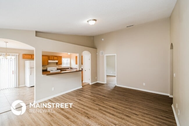 Photo - 511 E 55th St