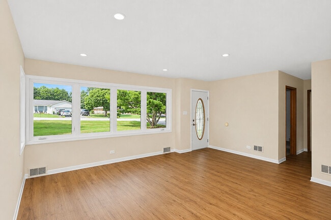 7N435 Linden Ave