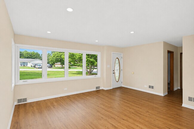 Photo - 7N435 Linden Ave
