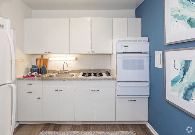 Lake Meadows Apartments