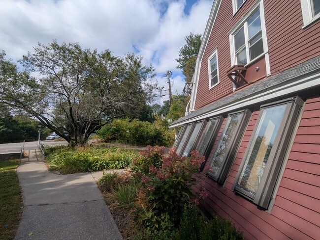 72 Landmark Hill Dr Unit B