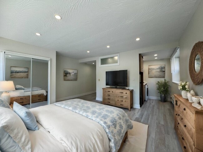 Building Photo - 140 Springhurst Ave Unit U4