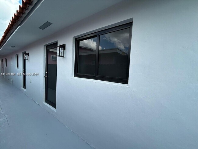 Photo - 142 NW 21st Ave Unit 3