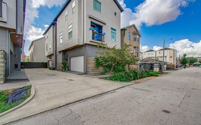 Photo - 4311 Marina St