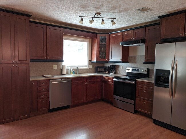 809 McLemore Dr