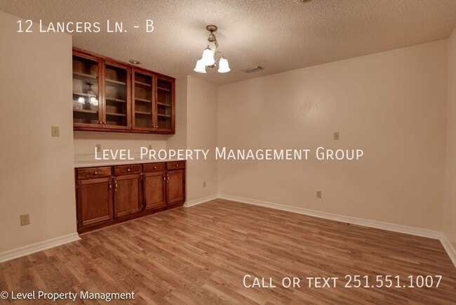 Photo - 12 Lancers Ln