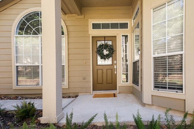 Photo - 182 N Valley Oaks Cir