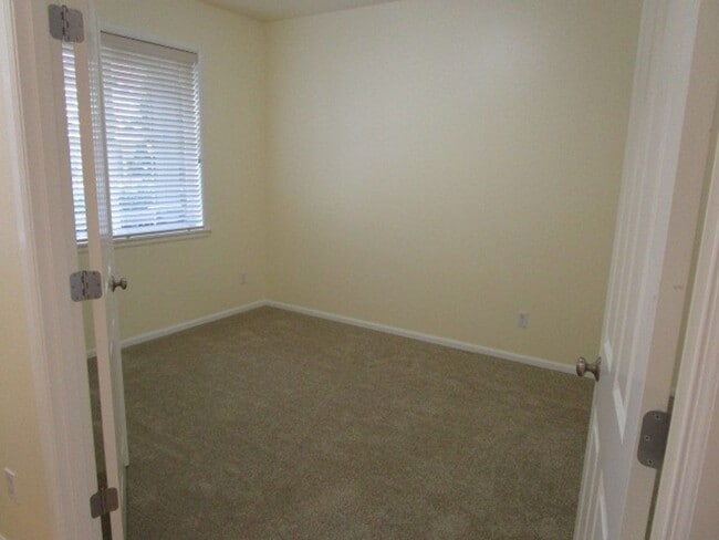 Photo - 3 Bedroom, 2.5 Bathroom Home with Office in Fife