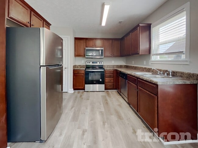 Photo - 215 Comet Ct
