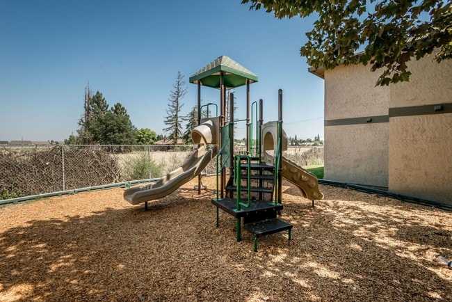 Kingsburg Villas