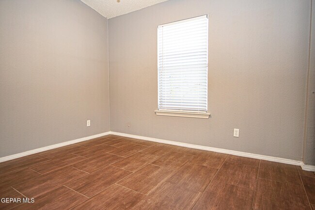 Photo - 3717 Tierra Zafiro Dr