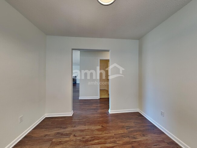 Photo - 1066 Bridgend Dr